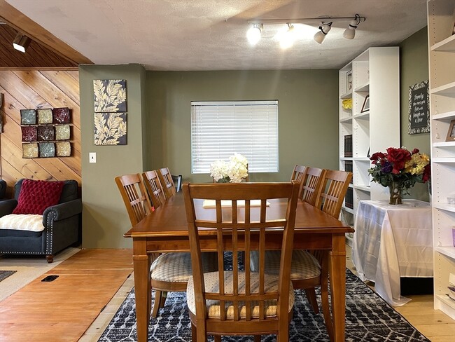 Building Photo - 26 Pelham St