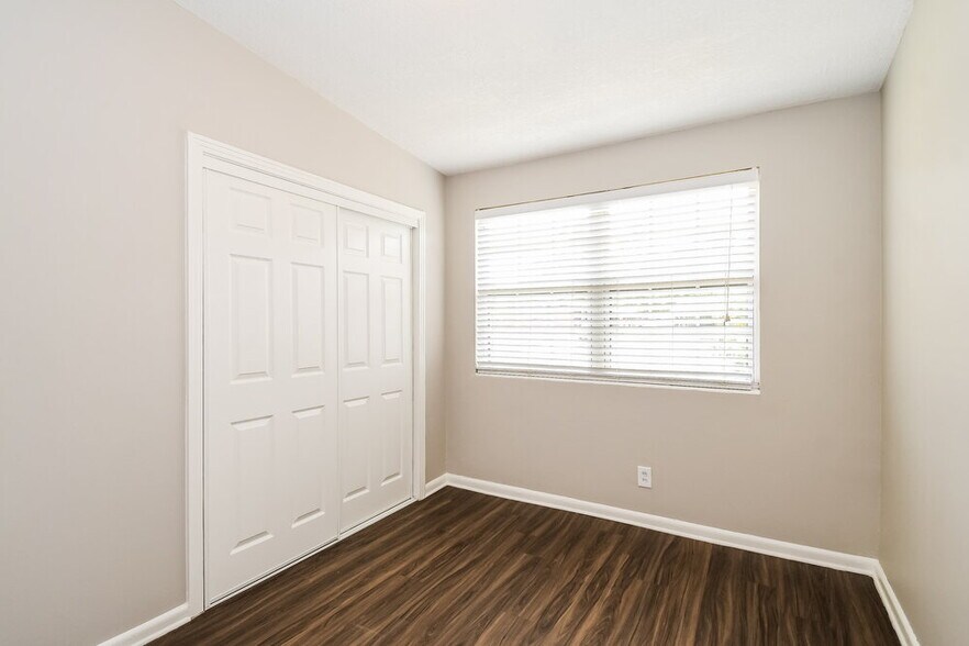 Building Photo - 1120 Skye Dr W