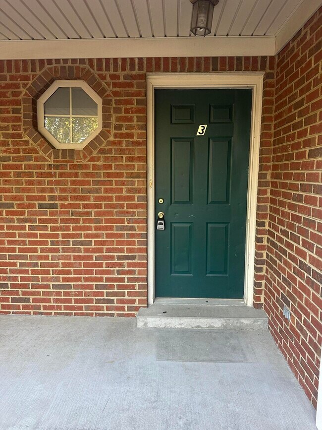 Building Photo - 2005 River Ridge Rd