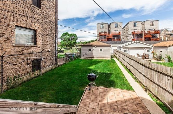 Spacious, lush, green backyard - 4436 S King Dr