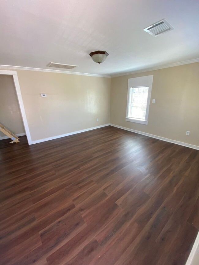 Building Photo - 2 bed/ 1 bath Apartment in Groves