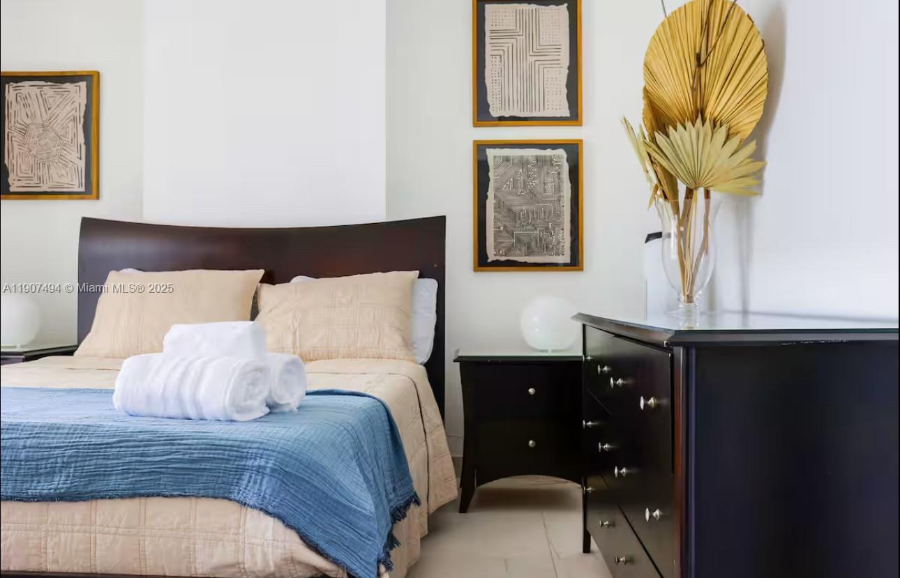 Building Photo - 1200 Brickell Bay Dr