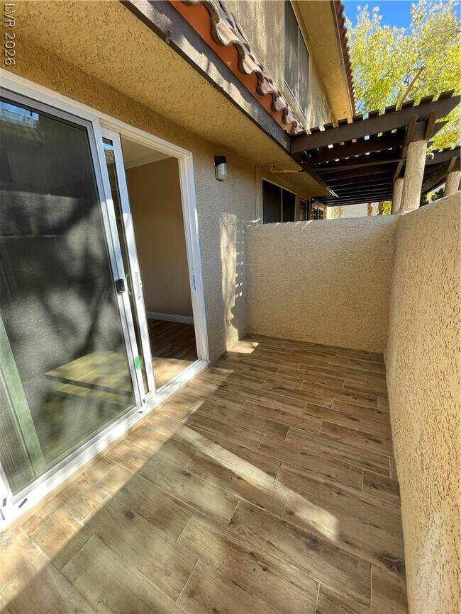 Building Photo - 717 Nectarine Ct