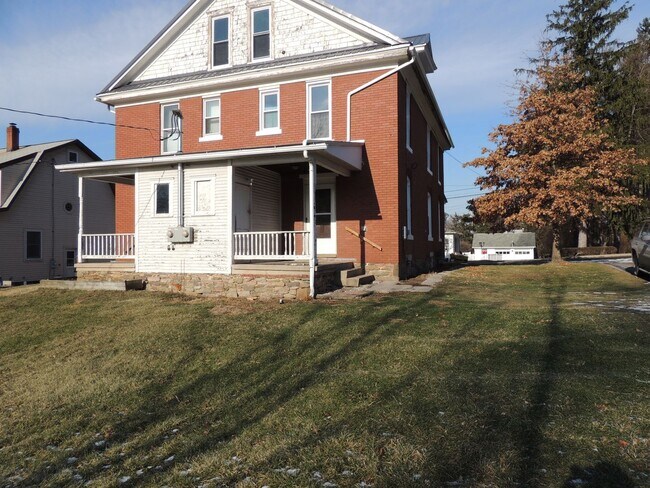 Building Photo - 3 Bedroom Townhouse in Pleasant Gap