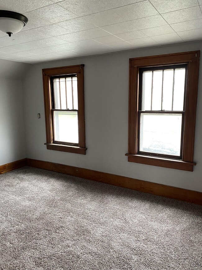 Building Photo - 1285 Lincoln Dr