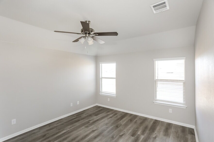 Building Photo - 901 Walls Blvd