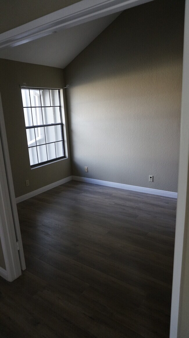Building Photo - 16268 Glencove Dr
