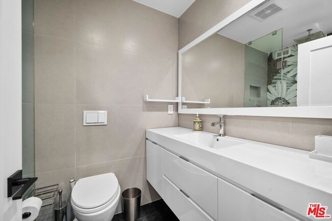 Building Photo - 411 Grand Blvd