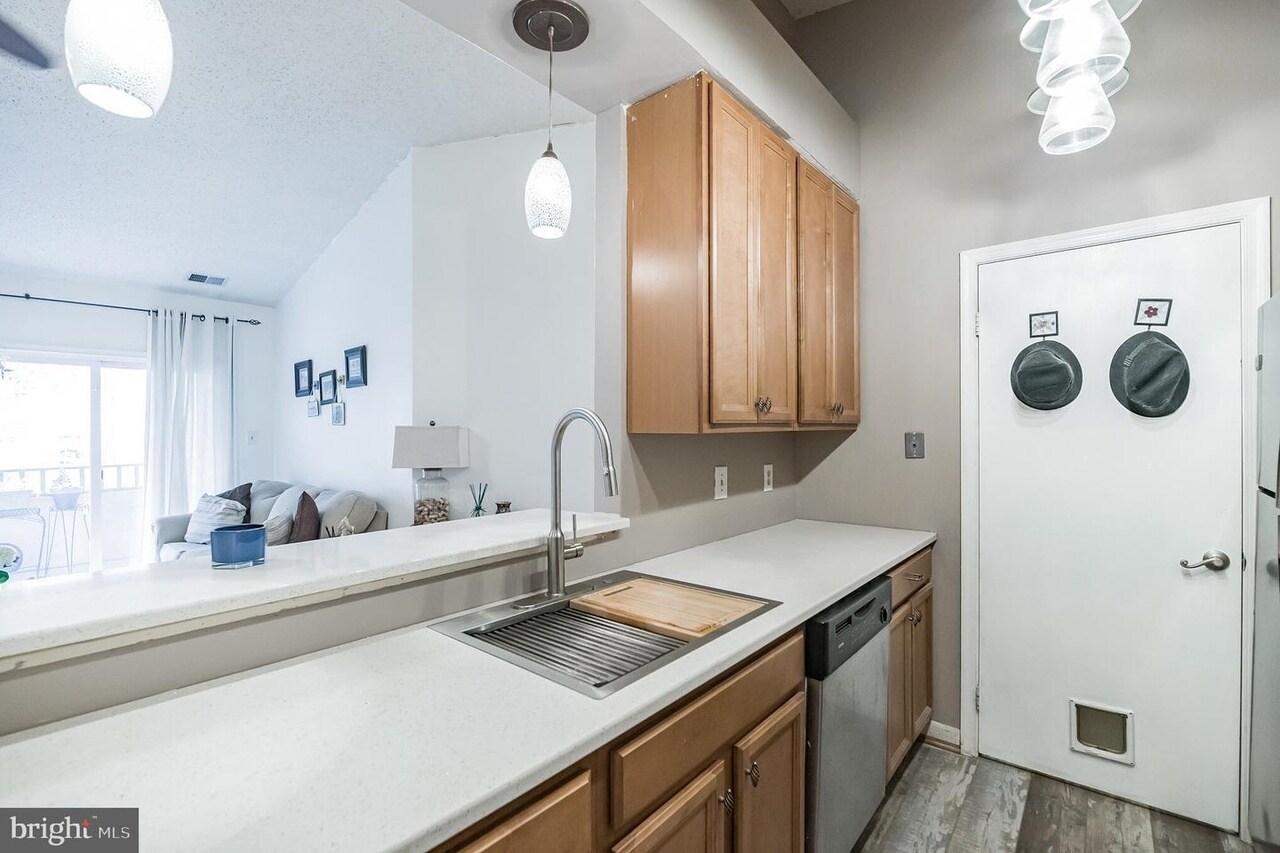 Building Photo - 7705 Lafayette Forest Dr