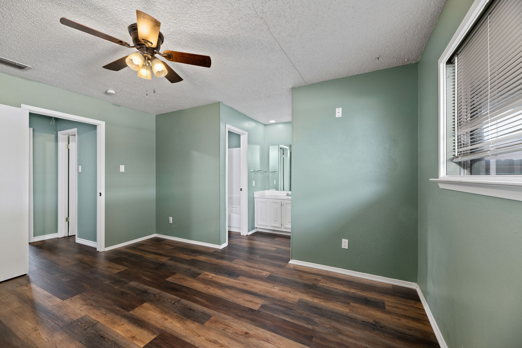 Building Photo - 9 E Mountain Creek Ct