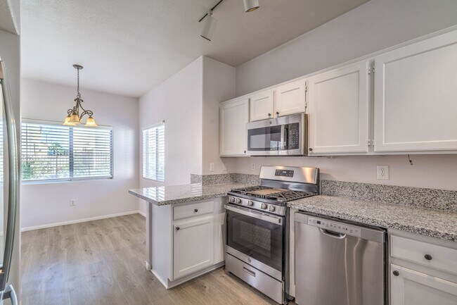 Building Photo - Condo on 2nd floor - Move-in Ready - 3 bed...