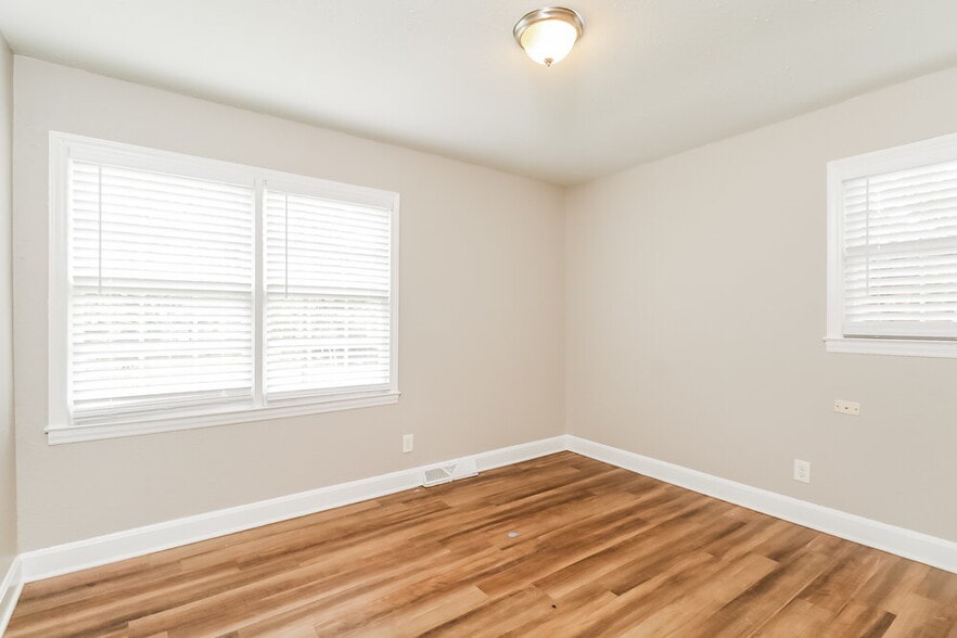 Building Photo - 2812 Denview Ln