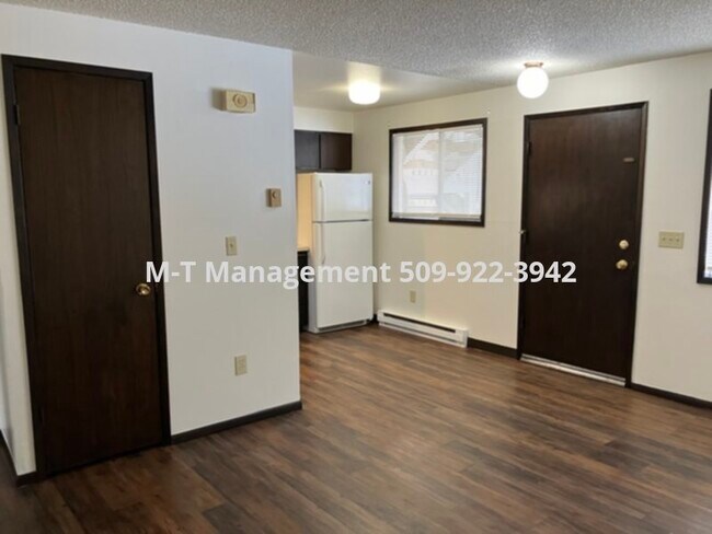 Building Photo - South Valley ground floor 2 br/1 bath four...
