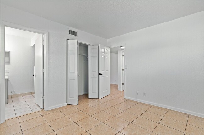 Building Photo - 11632 NW 26th Ct