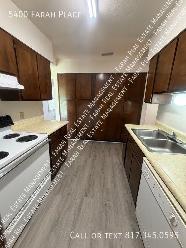 Building Photo - 5400 Farah Pl