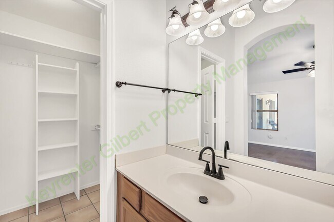 Building Photo - 1284 W Kingbird Dr