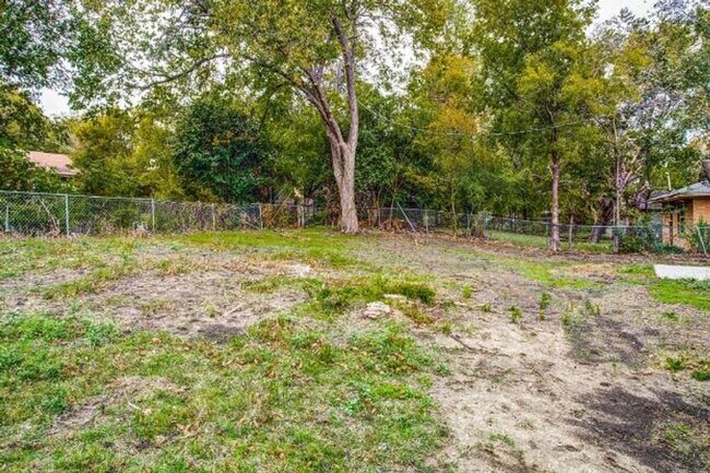 Building Photo - 7027 Coleshire Dr