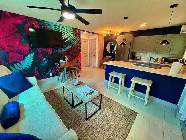 Building Photo - 618 NE 14th Ave