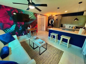 Building Photo - 618 NE 14th Ave