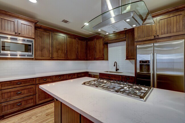 Building Photo - 2409 Morse St