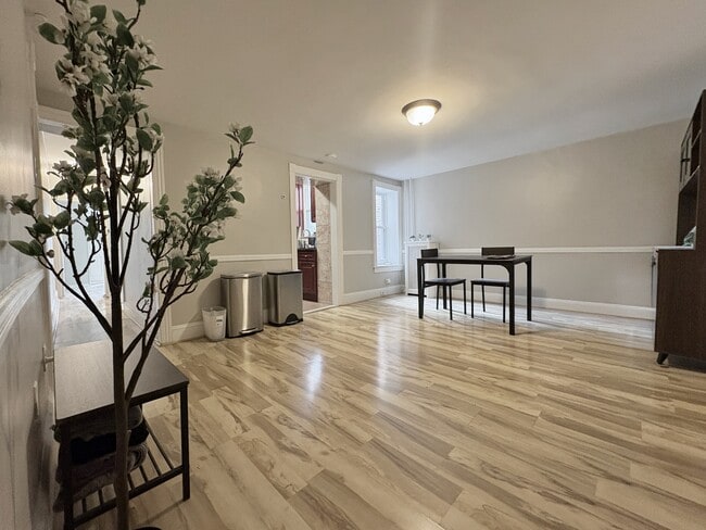 Building Photo - 147 Pensdale St