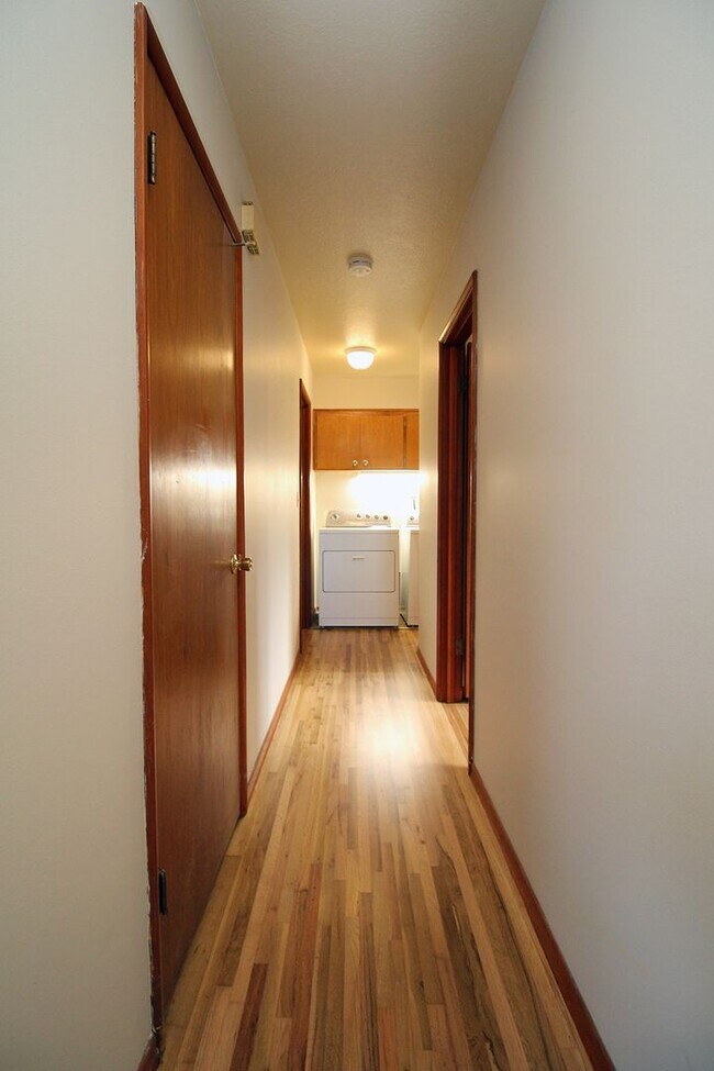 Building Photo - 1630-1632-1632 NE 81st Ave