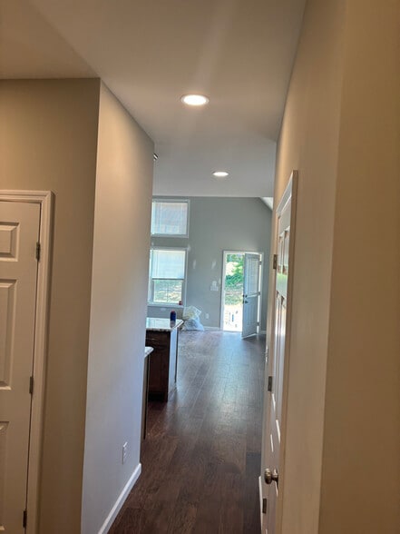 Building Photo - 100 Apache Ln