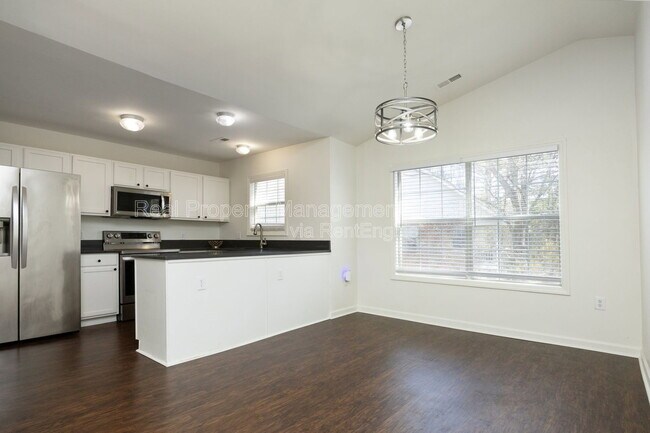 Building Photo - 521 Renshaw Ct