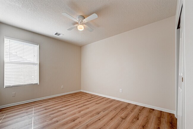 Building Photo - 7218 Fox Cub Ln