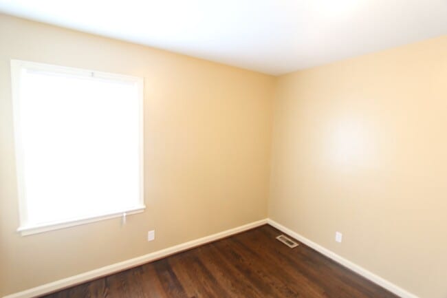 Building Photo - New On The Market with GREAT FEATURES!  Large 3 Bedroom PLUS Den!!