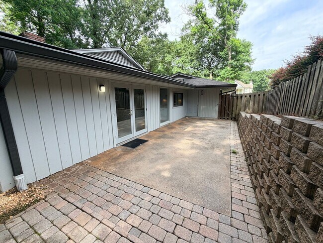 Building Photo - Beautiful Ranch Home in East Cobb's Indian Hills Subdivision!