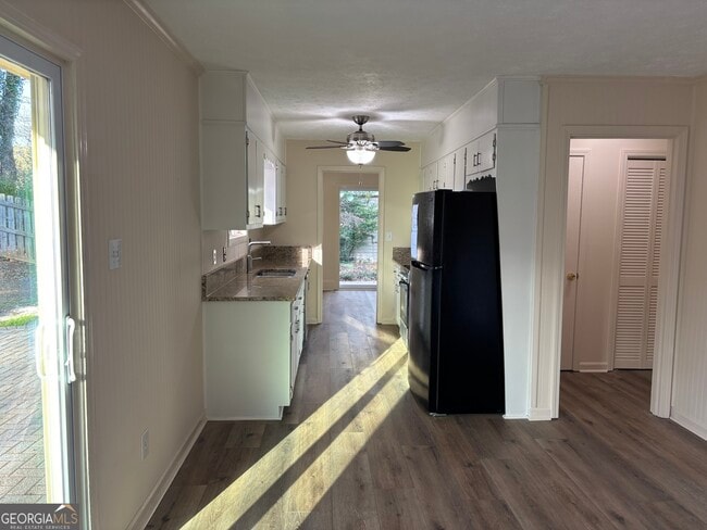 Building Photo - 118 Scatterfoot Dr