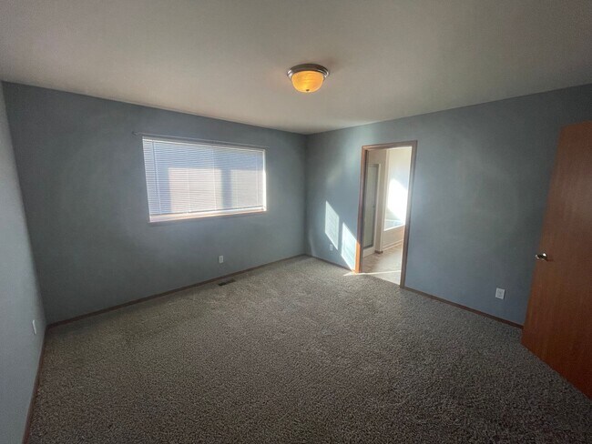 Building Photo - 155 NE Melrose Dr