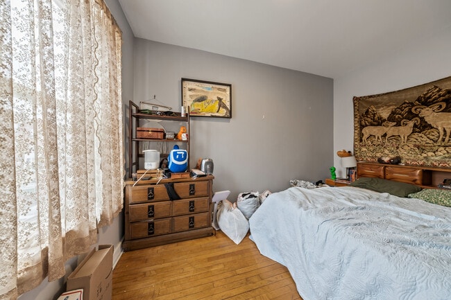 Building Photo - 2630 W Division St