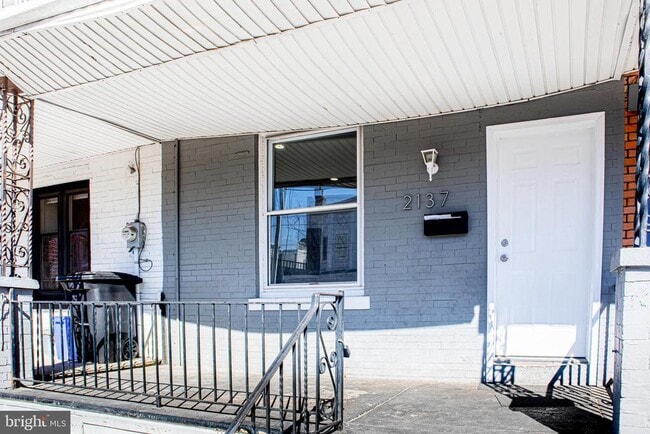 Building Photo - 2137 Mifflin St