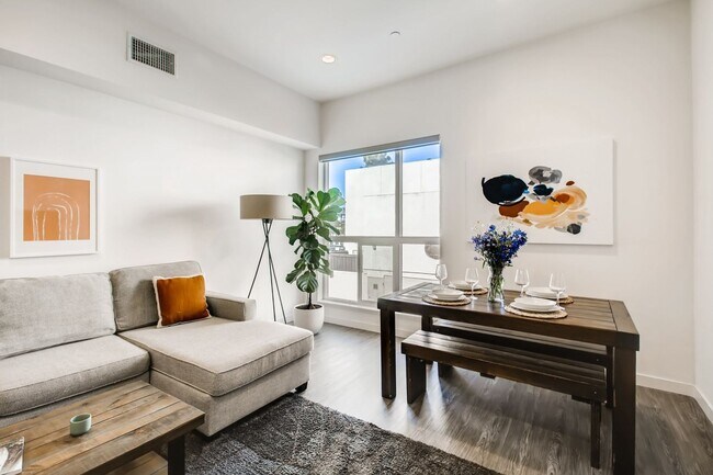 Building Photo - Beautiful Modern Home for Rent in San Diego – Prime Location!