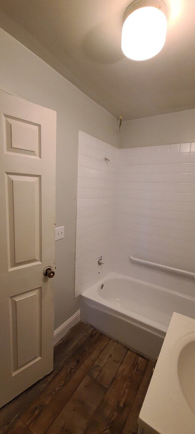 Building Photo - Spacious 4-Bedroom Home in Prime Flint Location