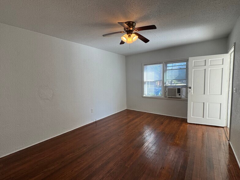 Building Photo - 103 Hibiscus Ave