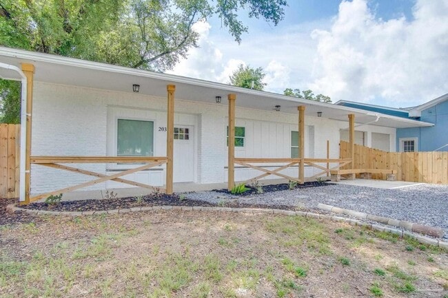 Building Photo - 203 S L St