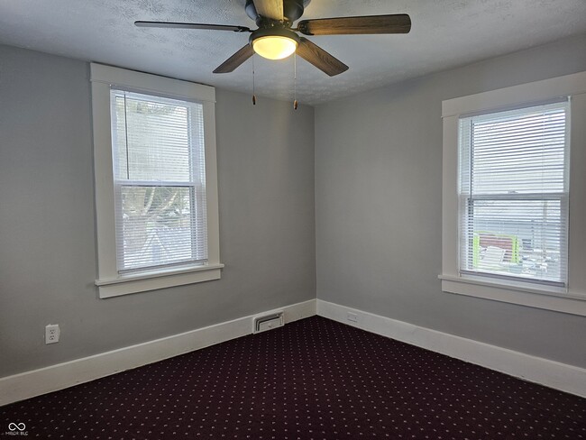 Building Photo - 335 W 4th St