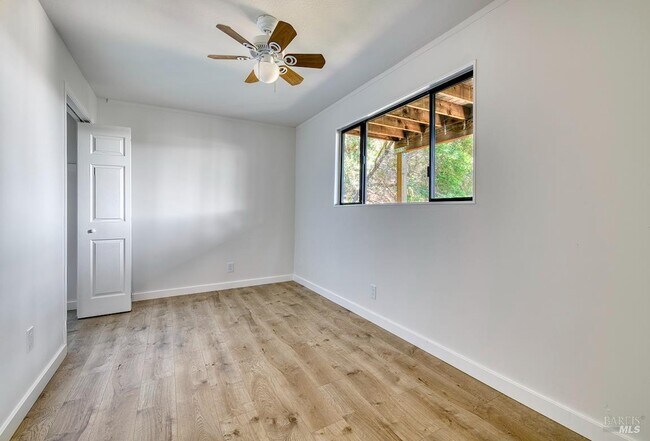 Building Photo - 76 Oak Springs Dr