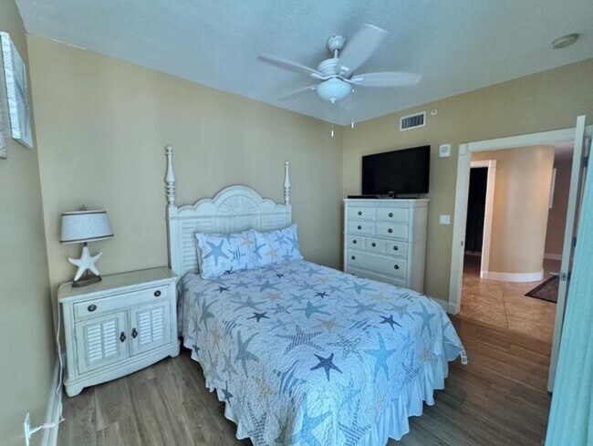 Building Photo - 521 W Beach Blvd