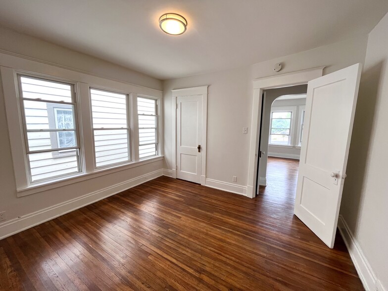 Room 1 - 1899 Hertel Ave