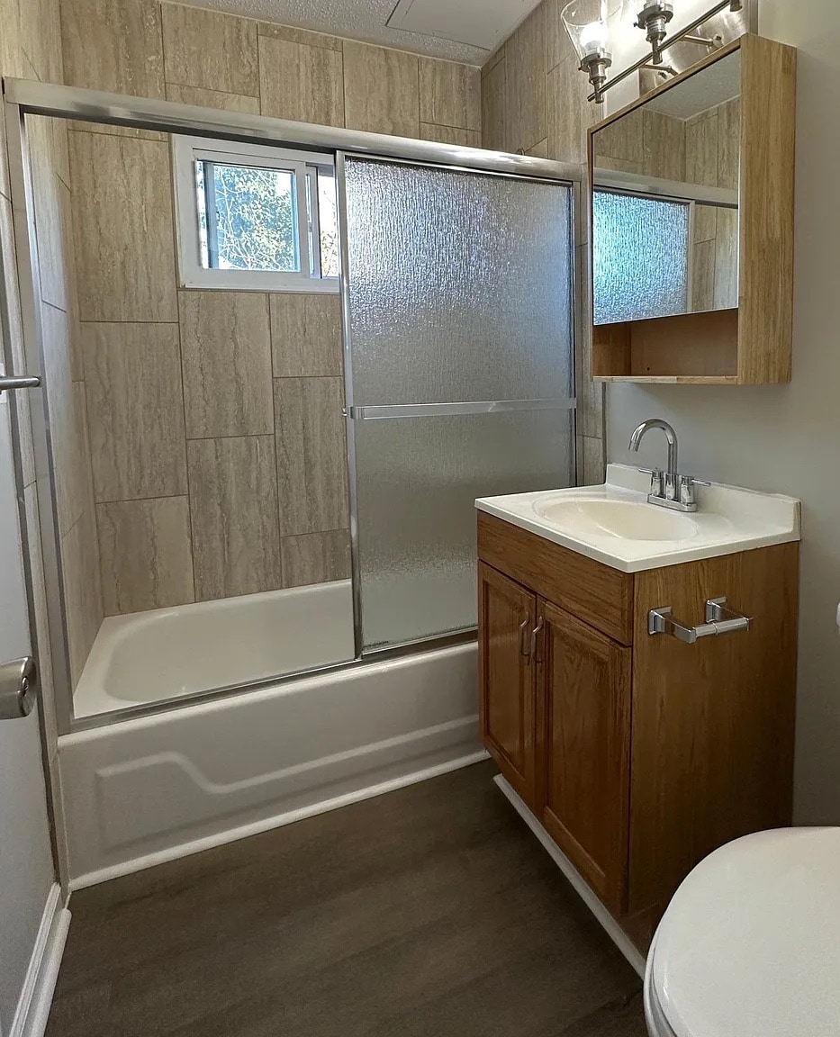 Building Photo - Room in Apartment on S Blount St