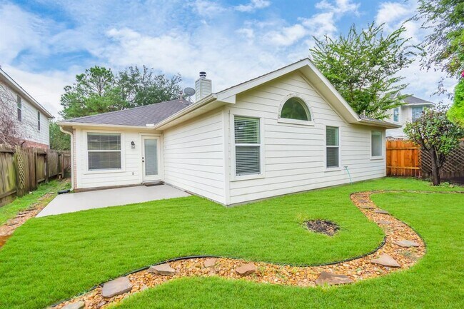 Building Photo - 16510 Bluff Springs Dr