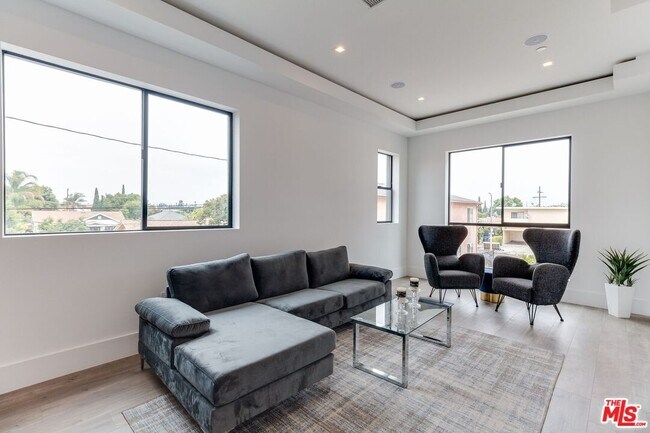 Building Photo - 4830 1/2 Pickford St