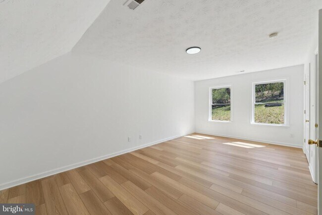 Building Photo - 21 Zinn Way