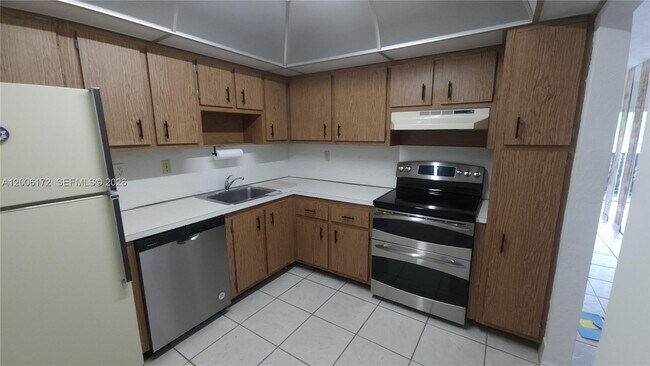 Building Photo - 13707 Kendale Lakes Cir