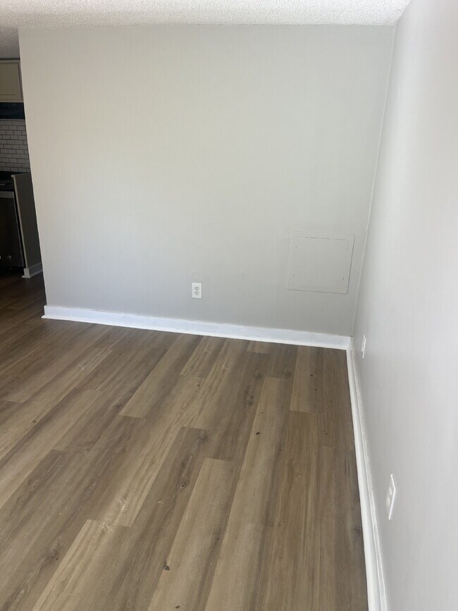 Building Photo - "Charming 1-Bedroom Retreat in Nashville – Cozy 720 sq. ft. Haven!"