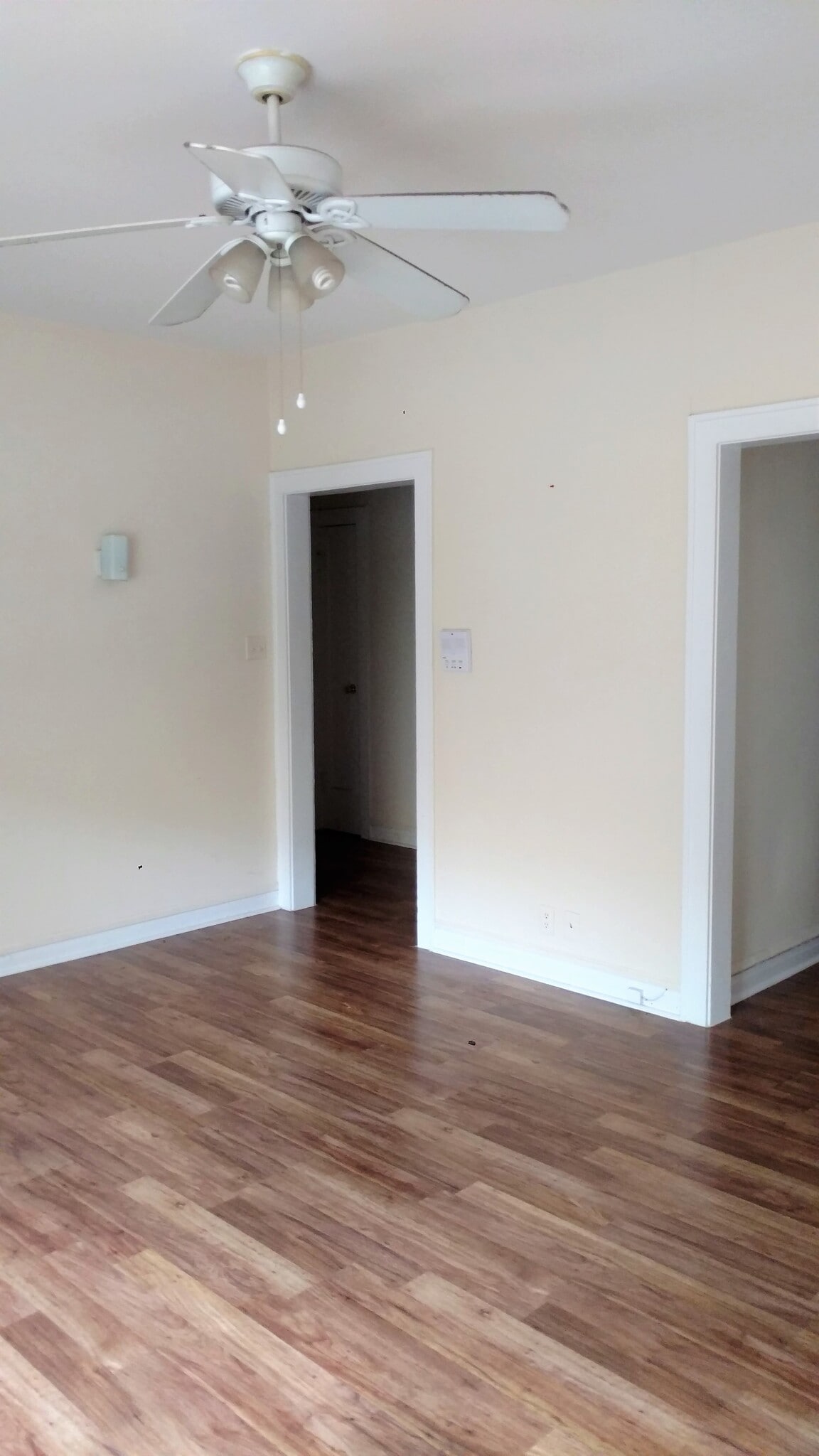 Building Photo - 6913 N Lakewood Ave